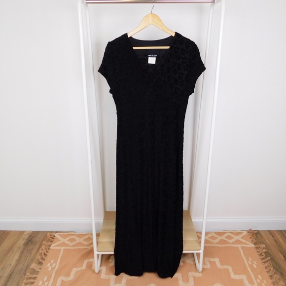 Vintage Dresses & Skirts - Vintage Textured V Neck Black Maxi Dress